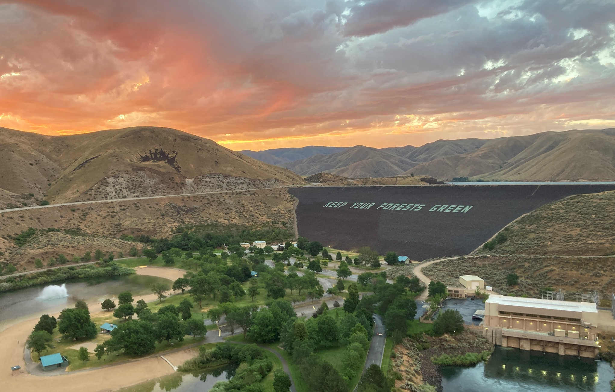 Lucky Peak Dam
